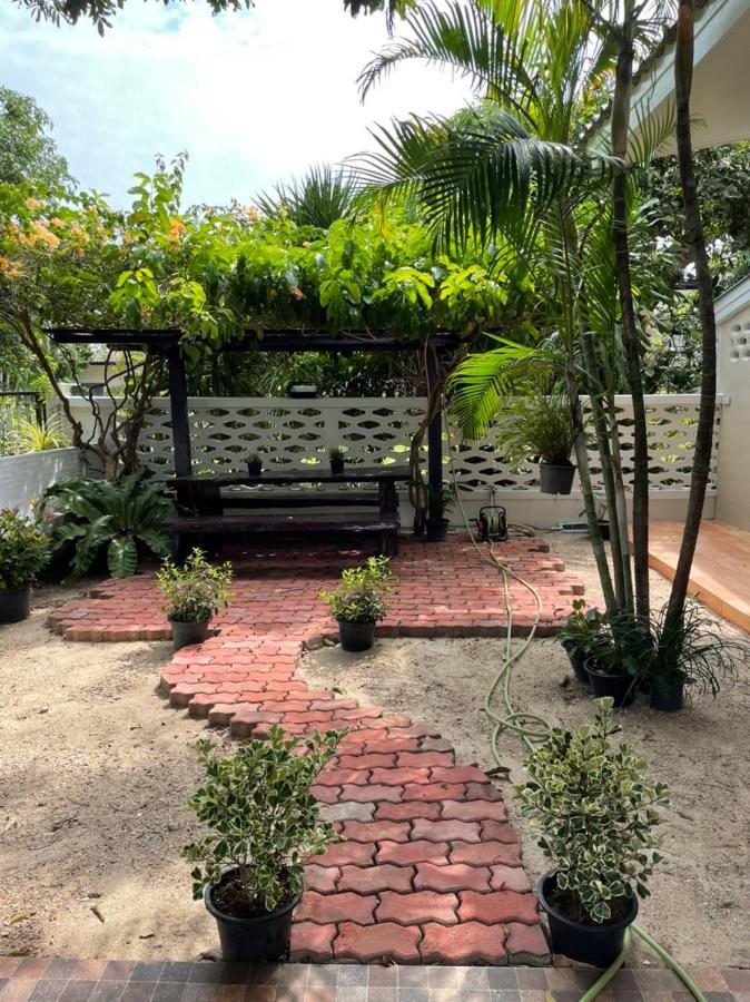 Banya Bnb ที่พักบ้านย่าบีแอนด์บี เมืองประจวบฯ Prachuap Khiri Khan Exteriör bild